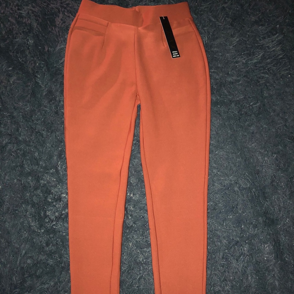Orange dress pants, never worn & flattering!